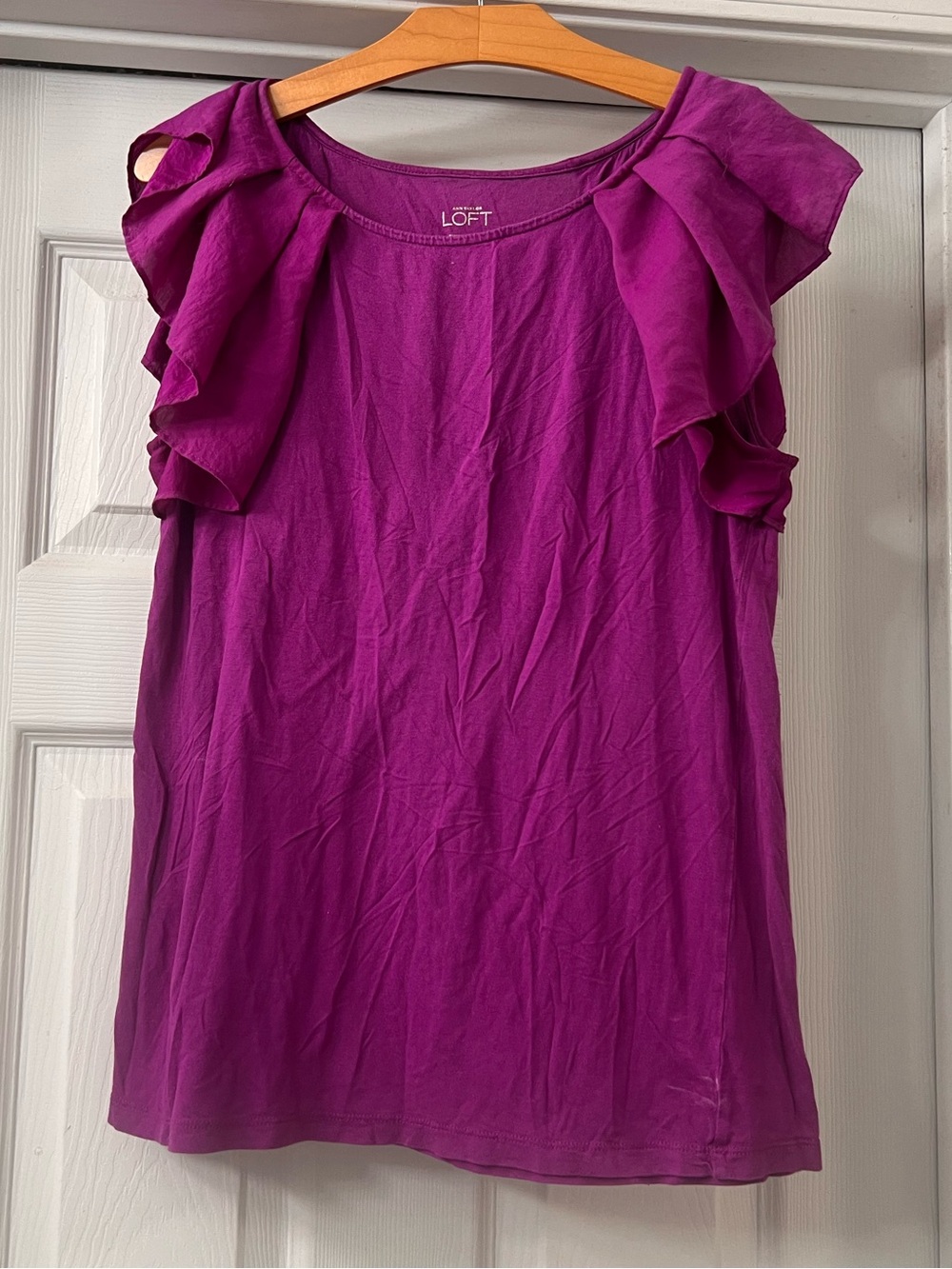 LOFT Ruffle Sleeve Top - Magenta
Sz Large 
Casual